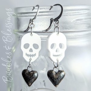 Skully Earrings with Glittery Bronze Ceramic Hearts
