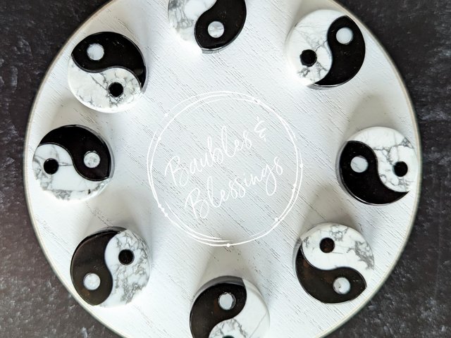 Obsidian & Howlite Yin & Yang Button